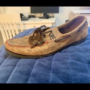 NEVER WORN men’s Sandlot Yankees shoes